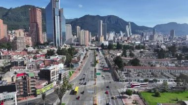 Cundinamarca Kolombiya 'daki Bogota' da Bogota Skyline. Şehir merkezindeki şehir manzarası. Kurumsal Binalar Arkaplanı. Bogota Cundinamarca Kolombiya 'da. High Rise Binaları. İş Bölgesi.