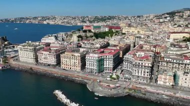 Napoli Skyline Campania İtalya 'da Napoli' de. Şehir manzarası manzarası. Şehir merkezinde. Napoli Skyline Campania İtalya 'da. Napoli Körfezi Skyline. Güzel sahil şeridi. İtalya Manzarası.