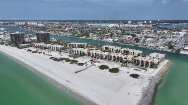 St. Pete Plajı, St. Petersburg, Florida Birleşik Devletleri. Plaj manzarası. Riverside Köyü. Çarpıcı şehir manzarası. St. Pete Plajı, St. Petersburg, Florida Birleşik Devletleri. Doğa Geniş Dönüşü.