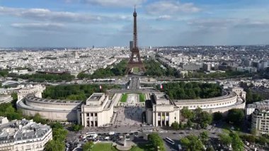 Fransa 'nın Paris Adası' ndaki Eyfel Kulesi. Şehir merkezindeki şehir manzarası. Seine River Skyline 'da. Fransa 'nın Paris Adası' ndaki Eyfel Kulesi. Trocadero Meydanı. Turizm Tarihi Yer. Paris Skyline
