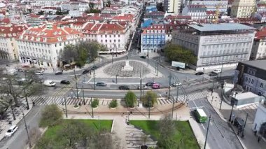 Lizbon, Portekiz 'deki Dük Da Terceira Meydanı. Tren İstasyonu Sahnesi. Antik Şehir Manzarası. Portekiz, Lizbon 'daki Duque Da Terceira Meydanı. Tarihi Şehir Manzarası. Turizm Seyahati.
