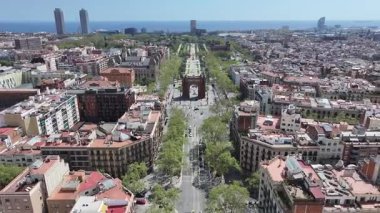 Barcelona Skyline Katalonya İspanya Topluluğu 'nda. Highrise Binaları Sahnesi. Şehir merkezindeki şehir manzarası. Barselona Katalonya Topluluğu İspanya. Katalonya gökyüzü. Bölgesel Hava Görünümü.