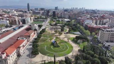 Barselona 'daki Estacion Del Nord Parkı, Katalonya İspanya. Doğa Parkı Sahnesi. Şehir merkezinde. Barselona Katalonya İspanya 'da. Kültür Mirası Skyline. Bahçe Sahnesi.