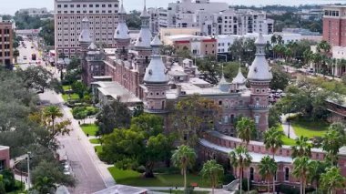 Florida 'daki Henry Bitki Müzesi. Şehir merkezi manzarası. İnanılmaz bir şehir manzarası. Ortaçağ İnşaat Müzesi. Florida 'daki Henry Bitki Müzesi. Yüksek Açılı Manzara. Florida Skyline.