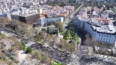 Madrid 'deki Madrid Borsası De Madrid İspanya' da. Kültür Mirası. Şehir merkezindeki şehir manzarası. Finans Bölgesi Skyline. Madrid Borsası İspanya 'da. Güzel Bahçe.