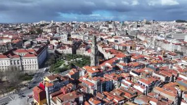 Porto Portekiz 'in Porto bölgesindeki Porto Skyline' da. Şehir merkezinde. Ortaçağ Binaları. Tarihi Şehir Sahnesi 'nde. Portekiz 'de Porto Skyline. Portekiz Skyline 'ı. Seyahat Alanı.