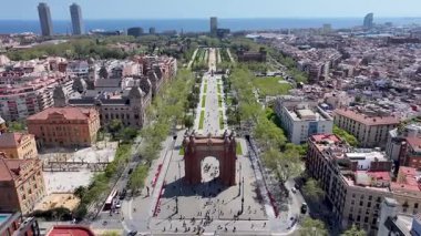 Barcelona, İspanya 'da Barcelona' da Arc De Triomf. Şehir manzarası manzarası. Şehir merkezinde. Kültür Mirası Skyline. Barselona İspanya 'da Arc De Triomf. Güzel Metropolis. İspanya Skyline.