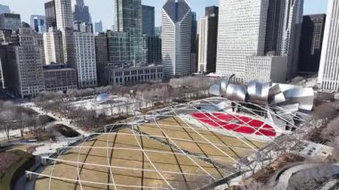 Illinois, Chicago 'daki Milenyum Parkı. Şehir merkezinde. Highrise Binaları Peyzajı. Illinois 'deki Milenyum Parkı. Metropolitan Parkı. Çarpıcı Şehir Manzarası.
