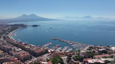 Napoli Körfezi, Napoli, İtalya. Coastal City. Seascape Körfezi Suyu. Napoli Körfezi, Napoli, İtalya. Göz kamaştırıcı Skyline. Güzel sahil şeridi. İtalya Manzarası.