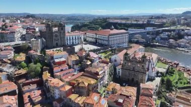 Porto Bölgesi, Portekiz 'de Porto' da Porto Yapın. Katolik Kilisesi. Şehir merkezindeki şehir manzarası. Ortaçağ Binası. Portekiz 'de Se Do Porto. Portekiz Skyline 'ı. Seyahat Alanı.