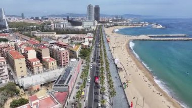 Barcelona Skyline Katalonya İspanya 'da. Şehir Plajı. Bay Water Sahnesi. Şehir merkezinde. Barcelona Skyline Katalonya İspanya 'da. Huzurlu Manzara.