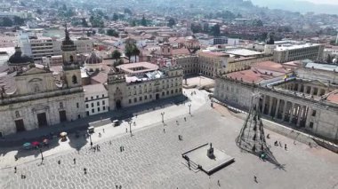 Cundinamarca Kolombiya 'daki Bogota Plaza De Bolivar' da. Şehir merkezindeki şehir manzarası. Finans Bölgesi Geçmişi. Bogota Cundinamarca Kolombiya 'da. High Rise Binaları. İş Trafiği.