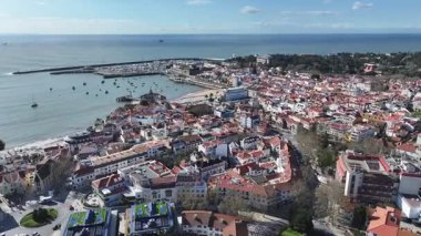 Cascais Skyline Lizbon 'un Cascais bölgesinde. Coastal City. Doğa manzarası. Plaj manzarası. Lizbon 'un Cascais Bölgesindeki Cascais Skyline.