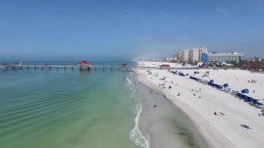 Clearwater Plajı, Clearwater, Florida Birleşik Devletleri. Plaj manzarası. Seyahat güzergahı. Meksika Körfezi Sahnesi. Clearwater Plajı, Clearwater, Florida Birleşik Devletleri. Ünlü İskele 60.