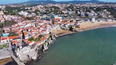 Cascais Skyline Lizbon 'un Cascais bölgesinde. Plaj manzarası. Turizm Tarihi Yer. Şehir manzarası hava manzarası. Cascais Skyline Lizbon 'un Cascais bölgesinde..