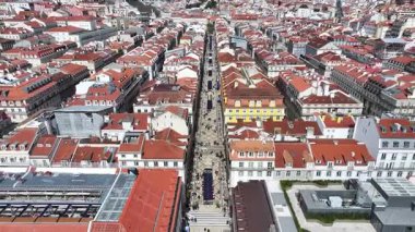 Lizbon, Portekiz 'in Lizbon semtinde Lizbon Skyline. Comercio Meydanı Sahnesi. Augusta Sokağı Şehir Manzarası. Lizbon Skyline Portekiz 'de. Tarihi Şehir Manzarası. Turizm Tarihi Yer.