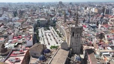 Valencia 'da Valencia Skyline, Valenciana İspanya. Eski Şehir Manzarası. Şehir merkezinde. Valencia, Valenciana İspanya 'da. Turia Gardens 'ın silüeti. Güzel Şehir Manzarası.