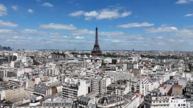 Fransa 'nın Paris Adası' ndaki Eyfel Kulesi. Şehir merkezindeki şehir manzarası. Güzel Skyline. Fransa 'nın Paris Adası' ndaki Eyfel Kulesi. Eyfel Kulesi. Turizm Tarihi Yer. Paris Skyline