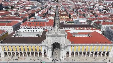 Lizbon 'daki Comercio Meydanı, Portekiz Bölgesi. Augusta Arch Sahnesi. Antik Şehir Manzarası. Portekiz, Lizbon 'da Comercio Meydanı. Tarihi Şehir Manzarası. Turizm Seyahat Manzarası.