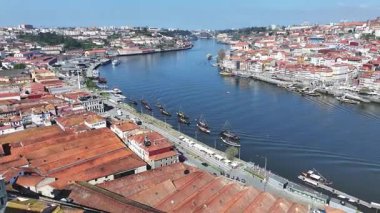 Porto Bölgesi Portekiz 'deki Gaia Rıhtımı. Deniz Burnu Manzarası. Kültür Mirası. Kablolu Araba Sahnesi. Gaia Rıhtımı Portekiz 'de. Turizm Tarihi Yer.