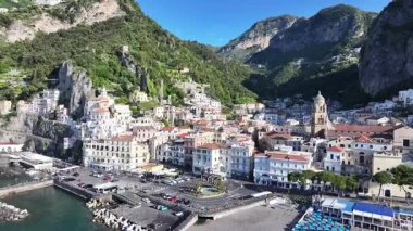 İtalya Salerno 'daki Amalfi Sahili' nde. Plaj manzarası. Turizm Tarihi Yer. Salerno İtalya 'daki Amalfi Sahili. Salerno Körfezi Skyline. Kıyı Kenti manzarası. Amalfi Sahili Skyline. Cennet Sahili.