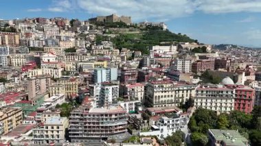 Napoli Skyline Campania İtalya 'da Napoli' de. Şehir merkezindeki şehir manzarası. Güzel Skyline. Napoli Skyline Campania İtalya 'da Napoli' de. Highrise Binaları. Napoli Mimarisi. İtalya Skyline.