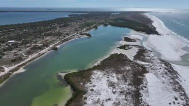 Fort De Soto Park Clearwater, Florida 'da. Doğa Park Peyzajı. Cennet Manzarası. Waterfront Sahil Parkı. Fort De Soto Park Clearwater, Florida, ABD.