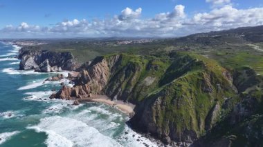 Lizbon 'un Sintra bölgesindeki Cabo Da Roca Skyline' da. Sahil Skyline. Doğa manzarası. Yaz Gezisi. Lizbon 'un Sintra bölgesindeki Cabo Da Roca Skyline' da. Tropikal Manzara.