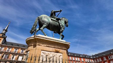 Madrid 'in Madrid Belediye Başkanı İspanya' da. Ortaçağ Binaları manzarası. Şehir merkezinde. Madrid İspanya Topluluğu 'nda Madrid. Belediye Başkanı Meydanı Sahnesi. Güzel Heykel.
