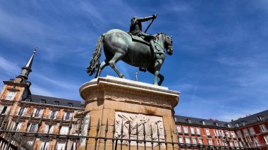 Madrid 'deki Madrid Belediye Başkanı De Madrid' de. Plaza Belediye Başkanı Sahnesi. Şehir merkezindeki şehir manzarası. Madrid Comunidad De Madrid İspanya 'da. Dışarıdaki sahil yolunda. Tarihi Yer Skyline.