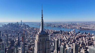 New York 'ta Manhattan' daki Empire State Binası. Şehir merkezinde göz kamaştırıcı. Turizm Tarihi Yer. New York 'taki Empire State Binası. Yükseklik Binaları.