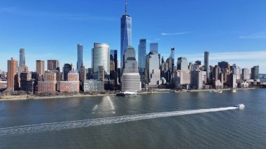 New York 'un merkezinde, New York' ta, Manhattan 'da. Şehir merkezinde. İş Bölgesi Sahnesi. New York 'un merkezinde, New York' ta. Bir Dünya Ticaret Merkezi Binası.