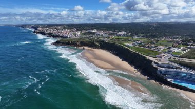 Lizbon 'un Sintra bölgesindeki Praia Grande Plajı. Sahil Skyline. Doğa manzarası. Yaz Gezisi. Lizbon 'un Sintra bölgesindeki Praia Grande Plajı. Tropikal Manzara.