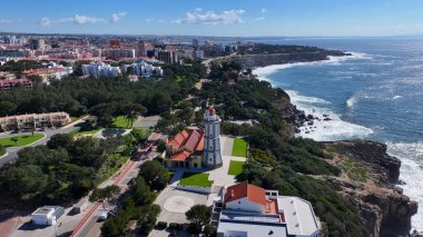 Lizbon Bölgesi, Cascais 'deki Guia Deniz Feneri. Plaj manzarası. Turizm Tarihi Yer. Deniz feneri sahnesi. Lizbon Bölgesi Cascais 'deki Guia Deniz Feneri.