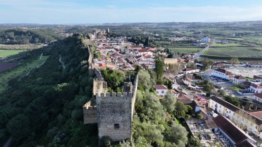 Leiria Portekiz 'deki Obidos' ta Obidos Skyline. Old Town Skyline 'da. Ortaçağ Binaları Sahnesi. Güzel şehir manzarası. Leiria Portekiz 'deki Obidos' ta Obidos Skyline. Kültür Mirası.