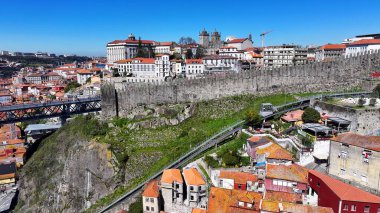 Porto Bölgesi Portekiz 'deki Porto Skyline' da. Şehir merkezi manzarası. Kültür Mirası. Eski Şehir Manzarası. Portekiz 'de Porto Skyline. Portekiz Skyline 'ı. Seyahat Alanı.