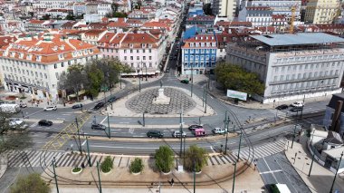 Lizbon, Portekiz 'deki Dük Da Terceira Meydanı. Tren İstasyonu Sahnesi. Antik Şehir Manzarası. Portekiz, Lizbon 'daki Duque Da Terceira Meydanı. Tarihi Şehir Manzarası. Turizm Seyahati.