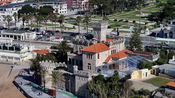Lizbon 'un Cascais bölgesindeki haçın kalesi. Plaj manzarası. Turizm Tarihi Yer. Kale Sahnesi. Lizbon 'un Cascais bölgesindeki haçın kalesi..