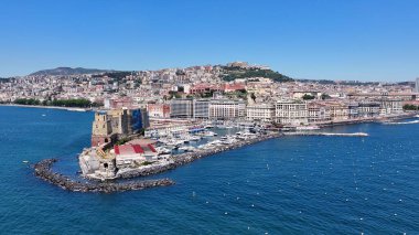 Napoli Skyline Campania İtalya 'da Napoli' de. Şehir merkezindeki şehir manzarası. Napoli Körfezi manzarası. Napoli Skyline Campania İtalya 'da. Güzel Skyline. Sahil şeridi manzarası. Plaj manzarası.