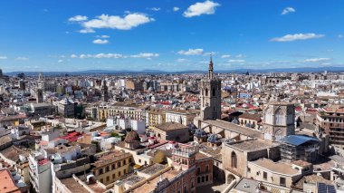 Valence Community İspanya 'daki La Reina Meydanı. Ortaçağ Binaları Sahnesi. Şehir merkezindeki şehir manzarası. Valence Community İspanya 'da Valencia. Kültür Mirası Skyline. Şehir Sahnesi.
