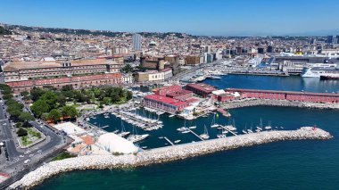 Napoli Skyline Campania İtalya 'da Napoli' de. Coastal City. Seascape Körfezi Suyu. Napoli Skyline Campania İtalya 'da. Göz kamaştırıcı Skyline. Güzel sahil şeridi. Kıyı Manzarası.