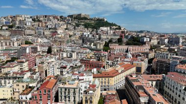 Napoli Skyline Campania İtalya 'da Napoli' de. Şehir merkezindeki şehir manzarası. Güzel Skyline. Napoli Skyline Campania İtalya 'da Napoli' de. Highrise Binaları. Napoli Mimarisi. İtalya Manzarası.