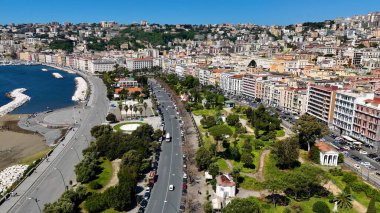 İtalya 'daki Napoli' de Chiaia Riviera. Şehir merkezindeki şehir manzarası. Güzel Skyline. İtalya 'daki Napoli' de Chiaia Riviera. Highrise Binaları. Napoli Mimarisi. Napoli Skyline.