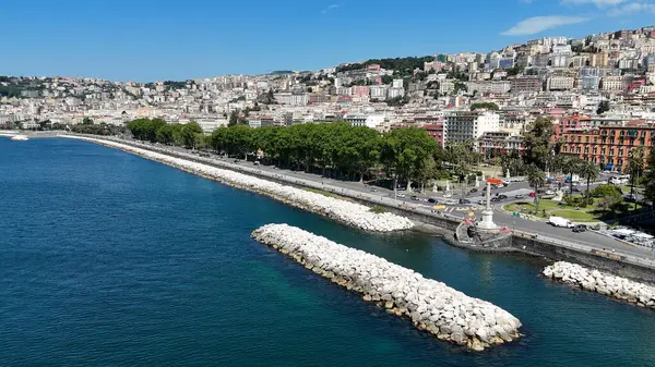 Napoli Skyline Campania İtalya 'da Napoli' de. Şehir manzarası manzarası. Şehir merkezinde. Napoli Skyline Campania İtalya 'da. Napoli Körfezi Skyline. Güzel sahil şeridi. İtalya Manzarası.
