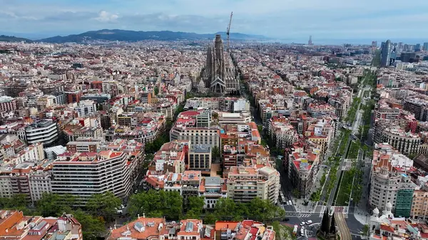 Sagrada Familia Barselona Katalonya Topluluğu İspanya 'da. Ortaçağ Kilise Sahnesi. Şehir merkezinde. Kilise inşaatı. Sagrada Familia Barselona İspanya 'da. Güzel şehir manzarası. Kilise İnşaatı.