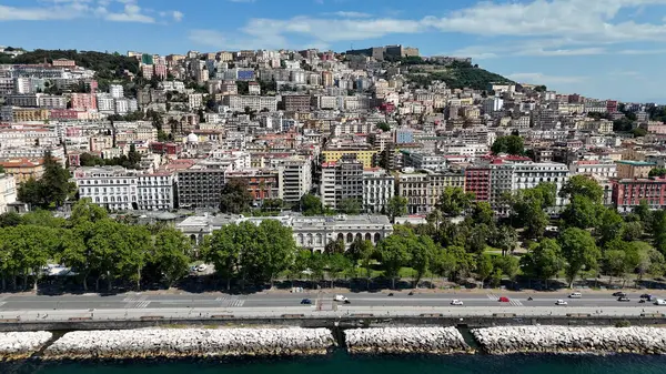 Napoli Skyline Campania İtalya 'da Napoli' de. Şehir manzarası manzarası. Şehir merkezinde. Napoli Skyline Campania İtalya 'da Napoli' de. Kültür Mirası Skyline. Güzel Metropolis. İtalya Manzarası.