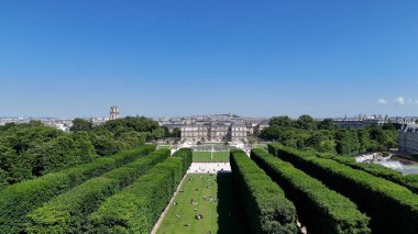 Fransa 'daki Paris' teki Lüksemburg Bahçeleri. Lüksemburg Sarayı. Paris Skyline Sahnesi. Fransa 'nın Ile de France şehrindeki Paris' teki Lüksemburg Bahçeleri. Botanik Sahnesi. Turizm Tarihi Yer.