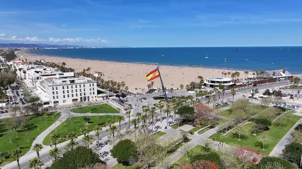 Valencia 'da Valencia Skyline İspanya' da. Şehir Plajı. Bay Water Sahnesi. Şehir merkezinde. Valencia 'da Valencia Skyline İspanya' da. Huzurlu Manzara.
