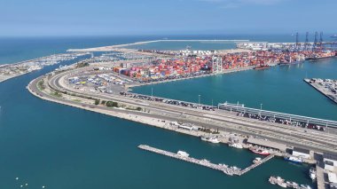 Valencia 'da Valencia Skyline İspanya' da. Şehir Plajı. Bay Water Sahnesi. Şehir merkezinde. Valencia 'da Valencia Skyline İspanya' da. Huzurlu Manzara.