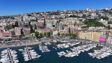 Napoli Skyline Campania İtalya 'da Napoli' de. Coastal City. Seascape Körfezi Suyu. Napoli Skyline Campania İtalya 'da Napoli' de. Göz kamaştırıcı Skyline. Güzel sahil şeridi. İtalya Manzarası.